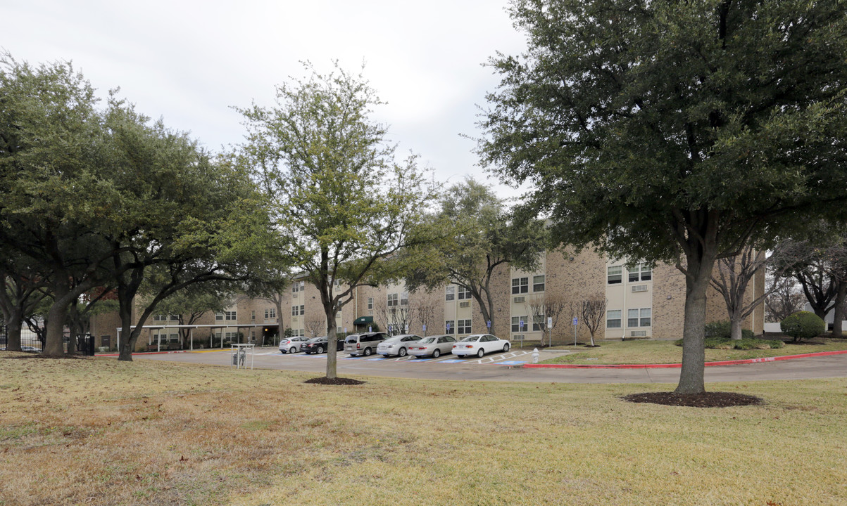 Cedar Green Living Center in Desoto, TX - Building Photo