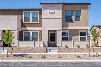 3727 Celesta Vis Ave in Henderson, NV - Foto de edificio - Building Photo