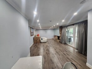 11665 Babbitt Ave in Granada Hills, CA - Foto de edificio - Building Photo