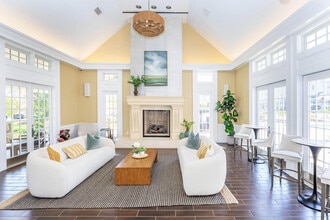 Knoll Crest Apartments in Middletown, CT - Building Photo - Building Photo