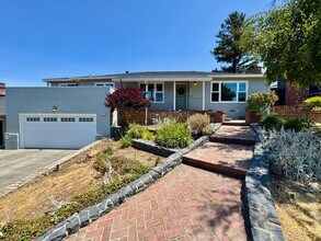 615 Hobart Ave in San Mateo, CA - Building Photo - Building Photo