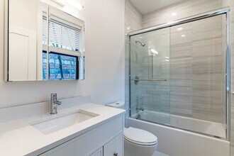 160 Everett St, Unit 301 in Boston, MA - Building Photo - Building Photo