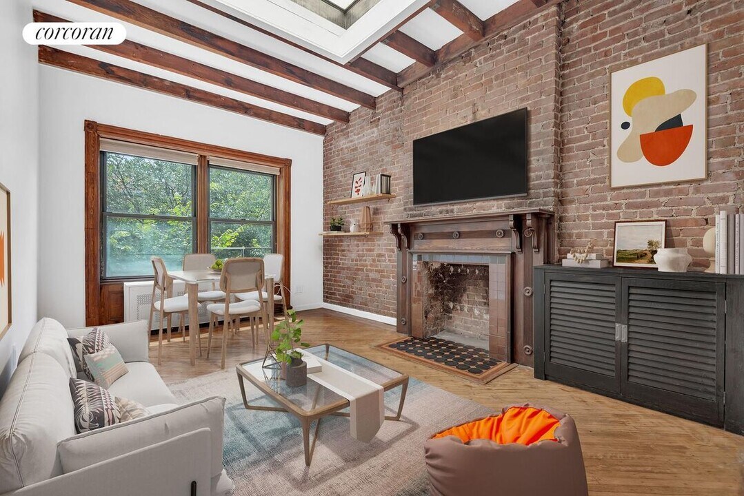 310 W 89th St in New York, NY - Building Photo