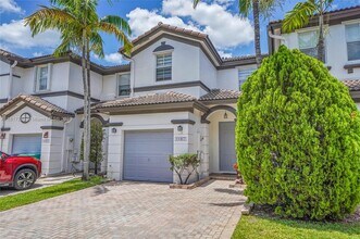 11467 NW 76th St in Medley, FL - Building Photo - Building Photo