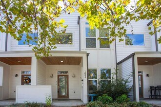 1034 Maynor Ave in Nashville, TN - Building Photo - Building Photo