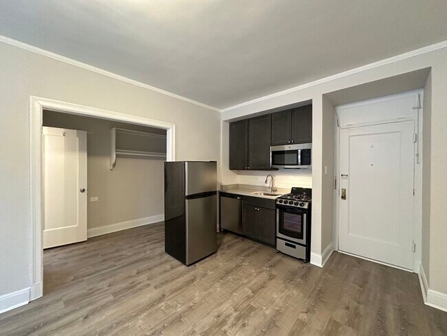 3335 W Diversey Ave in Chicago, IL - Building Photo - Building Photo