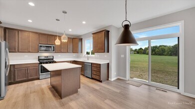 11632 Amberwood Dr in Hebron, IL - Building Photo - Building Photo