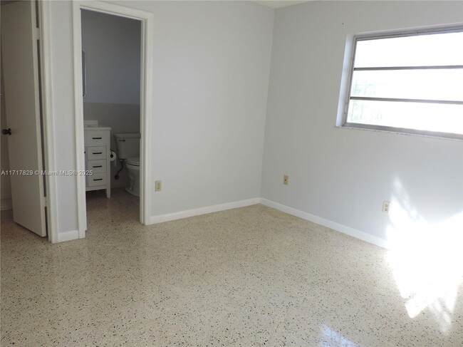 3225 SW 27th St in Miami, FL - Building Photo - Building Photo