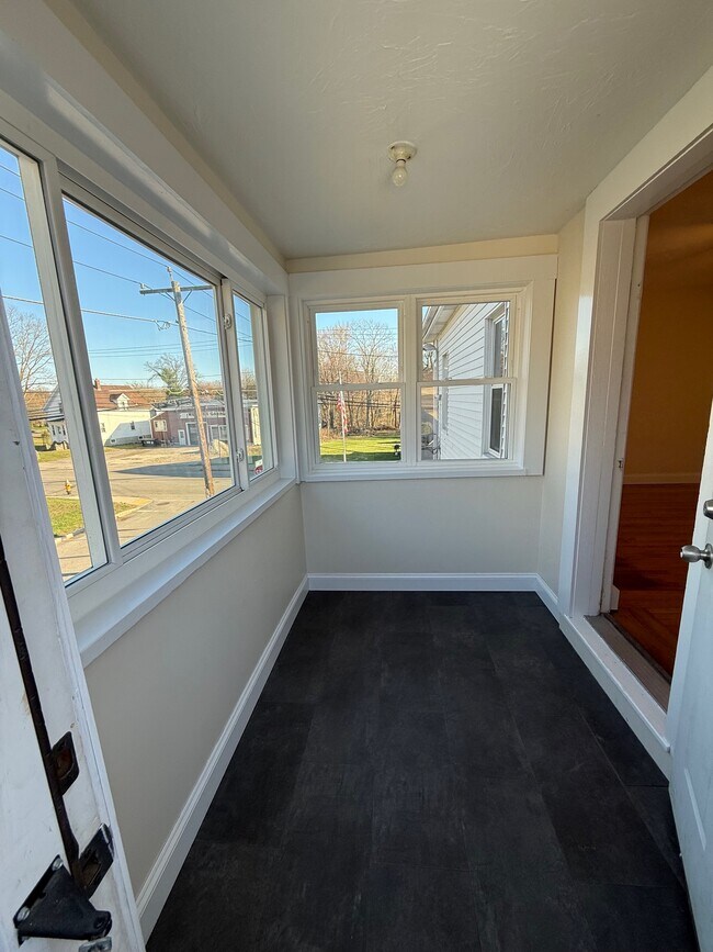 95 Lake St, Unit Apt 2 in Webster, MA - Building Photo - Building Photo