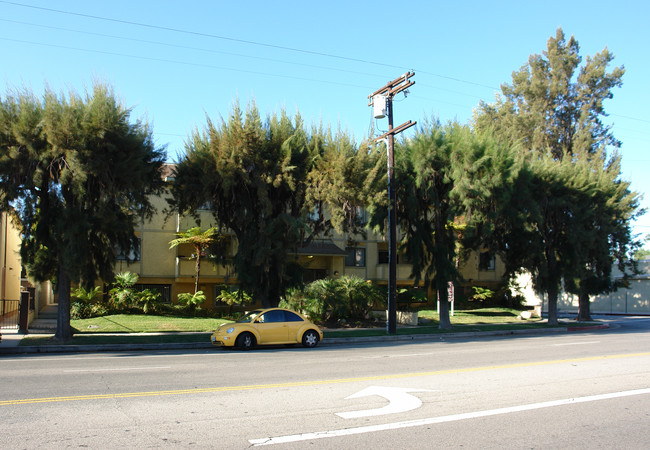 Chateau Riverside in Sherman Oaks, CA - Foto de edificio - Building Photo