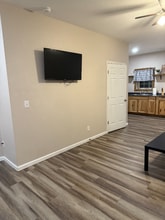 214 Main St in Caryville, TN - Foto de edificio - Building Photo