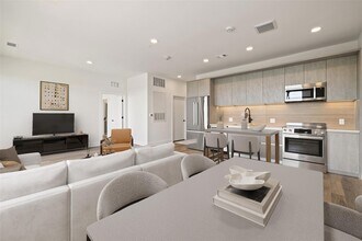 4315 S Congress Ave, Unit 428 in Austin, TX - Building Photo - Building Photo