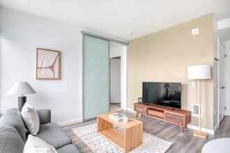 2690 152nd Ave NE in Redmond, WA - Foto de edificio - Building Photo