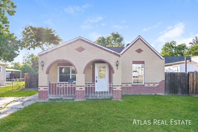 property at 1044 S Quitman St
