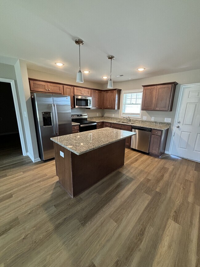 107 Berkshire Cir in Dunn, NC - Foto de edificio - Building Photo