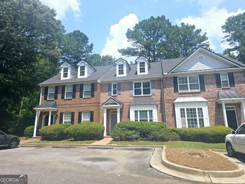 1318 Guilderoy Ln in Austell, GA - Foto de edificio