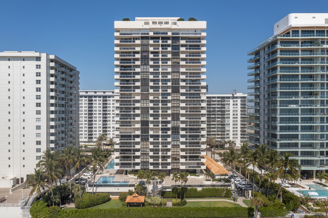 L'Excellence in Miami Beach, FL - Building Photo - Building Photo