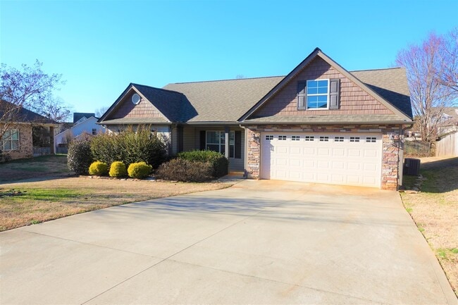 610 Flintrock Dr in Boiling Springs, SC - Building Photo - Building Photo