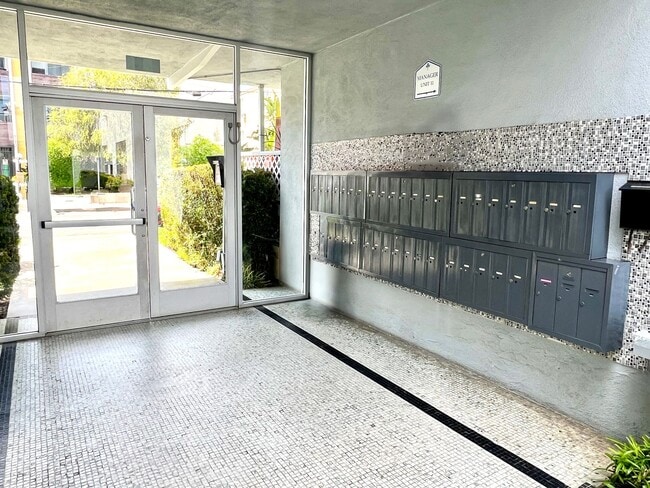 Corteen Apartments in North Hollywood, CA - Building Photo - Building Photo