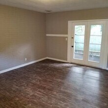 2339 Hawthorne Ct in Bettendorf, IA - Building Photo - Building Photo