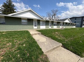 2310 N Oakwood Ave in Muncie, IN - Building Photo
