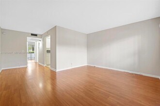 800 SW 131st Ave in Pembroke Pines, FL - Building Photo - Building Photo