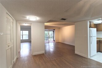 3690 Inverrary Dr-Unit -3A in Lauderhill, FL - Building Photo - Building Photo