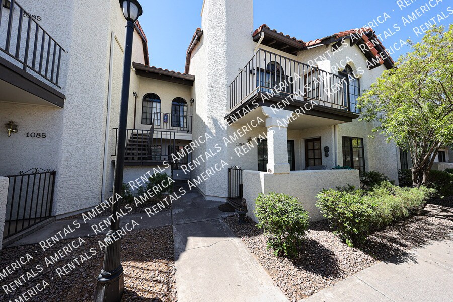11011 N 92nd St in Scottsdale, AZ - Building Photo