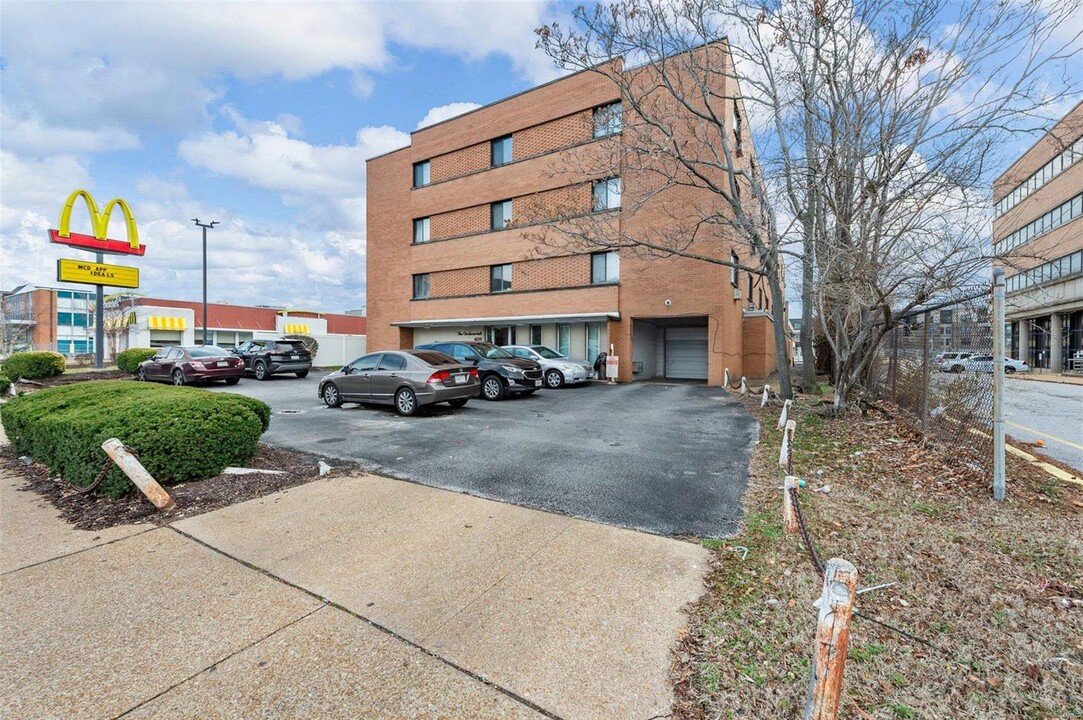 4020 Lindell Blvd in St. Louis, MO - Building Photo