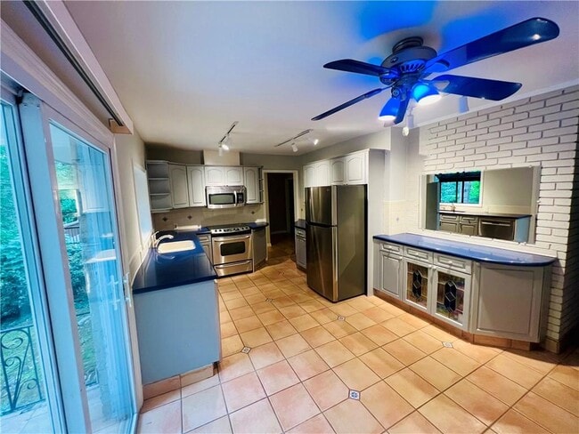2185 Medfield Trail NE in Atlanta, GA - Building Photo - Building Photo