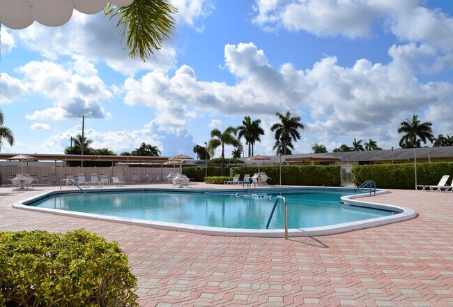 2723 Dudley Dr E, Unit G in West Palm Beach, FL - Building Photo - Building Photo