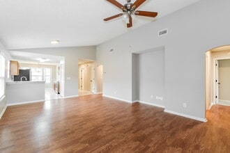 1976 Hunters Trace Cir in Middleburg, FL - Building Photo - Building Photo