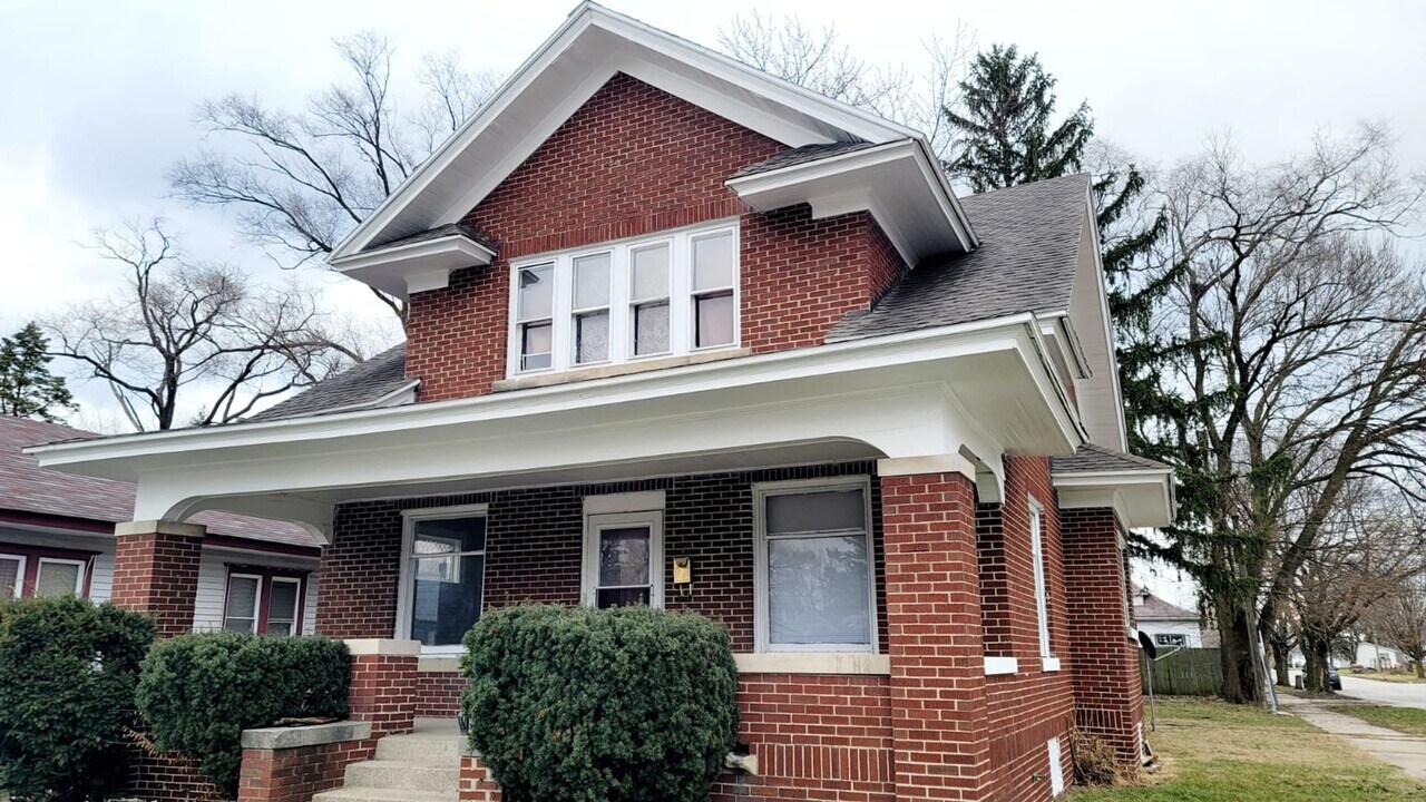 802 N Olive St, Unit 802 N. Olive St Apt 2 in South Bend, IN - Building Photo