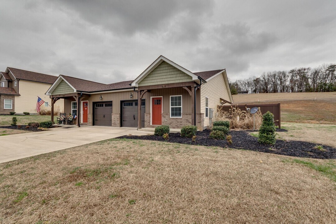 1692 McCleary Bend Rd in Sevierville, TN - Building Photo