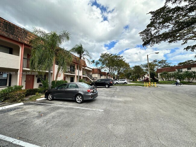 831 NE 207th Ln in Miami, FL - Building Photo - Building Photo