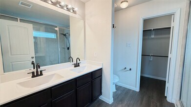 25118 Falcon Castle Ln in Porter, TX - Building Photo - Building Photo