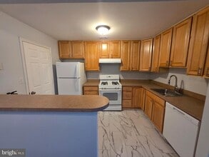 2602 Saxony Dr in Mount Laurel, NJ - Building Photo - Building Photo