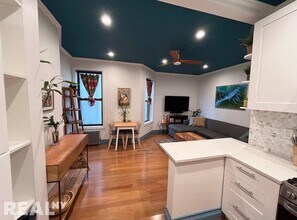 283 E 4th St in New York, NY - Building Photo - Building Photo