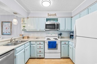 9501 Shore Dr in Myrtle Beach, SC - Building Photo - Building Photo