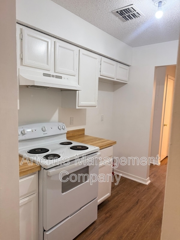property at 460 Crabapple Ct