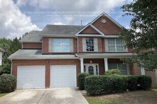 758 Florigen Ln in Fairburn, GA - Building Photo