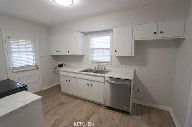 1648 Ivy Rd in Memphis, TN - Building Photo - Building Photo