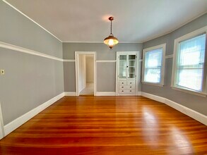 43 Trowbridge St in Arlington, MA - Building Photo - Building Photo