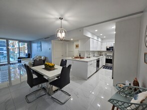 2501 S Ocean Dr in Hollywood, FL - Building Photo - Building Photo