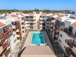 995 SW 84th Ave in Miami, FL - Building Photo - Building Photo