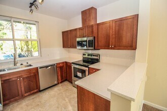 23420 SE Black Nugget Rd, Unit B302 in Issaquah, WA - Foto de edificio - Building Photo
