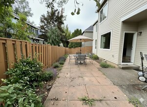 5906 NE Skipton St in Hillsboro, OR - Building Photo - Building Photo