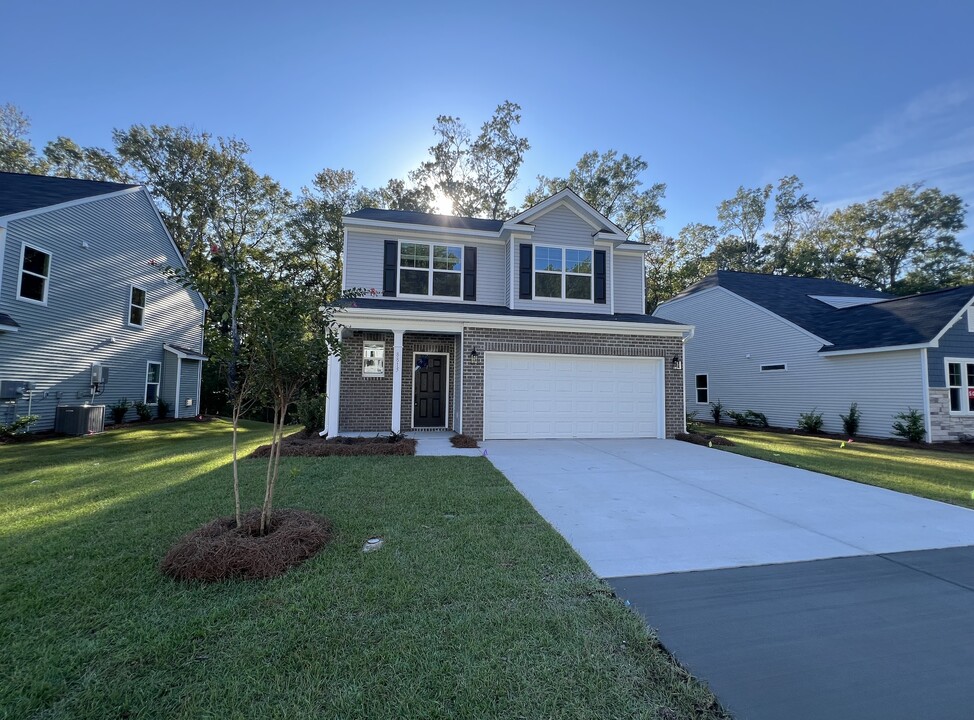 8815 Citronella Wy in North Charleston, SC - Building Photo