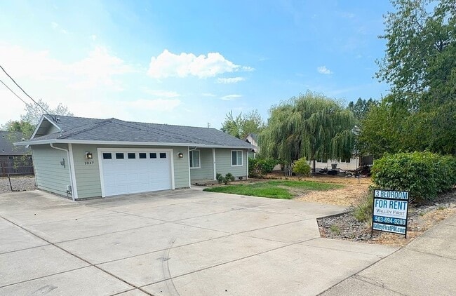 property at 1047 W Ellendale Ave
