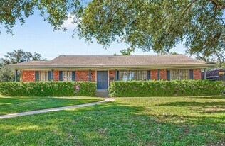 9310 Cliffwood Dr in Houston, TX - Building Photo
